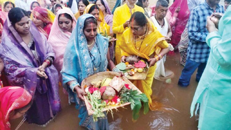 उगते सूर्य को अघ्र्य के साथ छठ महापर्व संपन्न