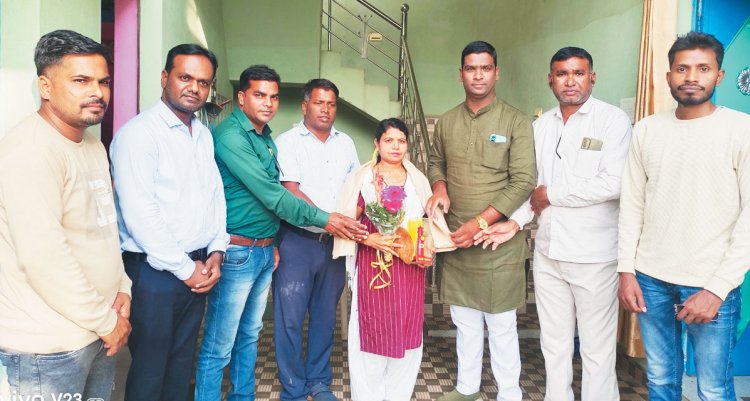 डुंडेरा के पोस्टमास्टर को भारत सरकार ने किया सम्मानित, ग्रामीणों ने दी बधाई