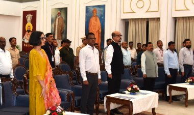 राजभवन में ‘‘वंदे मातरम्‘‘ के 150 वर्ष पर सामूहिक गायन  प्रधानमंत्री के उद्बोधन का सीधा प्रसारण किया गया