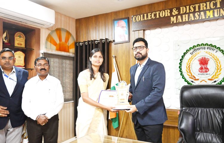 पीएससी में चयनित युवा मिले कलेक्टर से