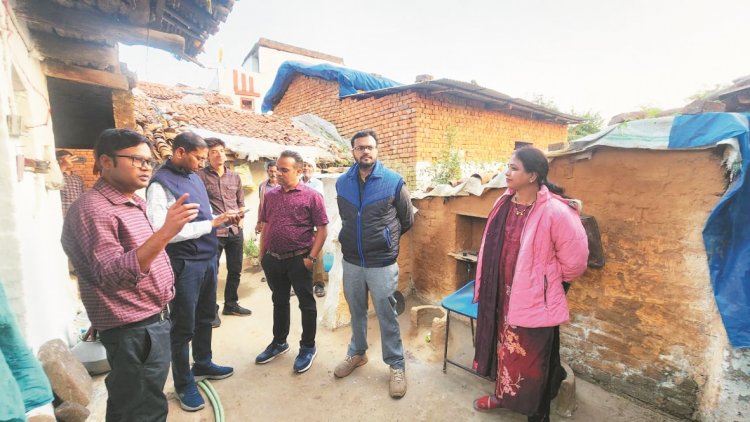 एनआईटी रायपुर की टीम ने दुर्ग में मनरेगा व पीएम आवास निर्माण कार्यों का किया निरीक्षण