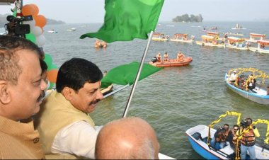 मुख्यमंत्री डॉ. मोहन यादव ने भोपाल के बोट क्लब पर शिकारा नाव का शुभारंभ किया।