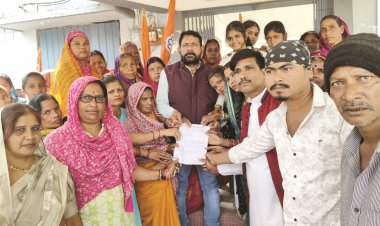 वार्डों में जल संकट, सीएमओ-  एसडीएम को ज्ञापन