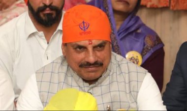 मुख्यमंत्री डॉ. मोहन यादव ने वीर बाल दिवस पर गुरुद्वारा हमीदिया में माथा टेका और शबद कीर्तन सुने।