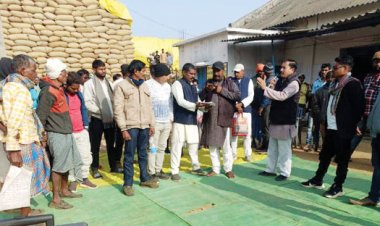 धान खरीदी में अव्यवस्था, फूटा किसानों का गुस्सा, धरना-प्रदर्शन