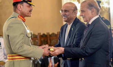 ‘आसिम मुनीर नहीं हैं मेरे बॉस’, पाकिस्तान में सरकार में सेना के दखल पर रक्षा मंत्री की दो टूक